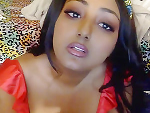 Indian BBW masturbating with her Hitachi on webcam