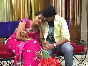 Gorgeous Aunty in Saree