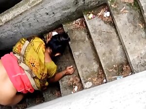 Desi Bhabhi Ko Sidhi Me Choda Hot Indian Bhabhi Fucking In Top Of House