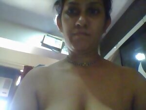 Floppy tits indian woman masturbates