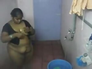 desi- south indian aunty bathing