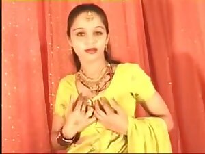Hawt Northindian B Grade Actress Expose Her Bra Buddies & Love Tunnel