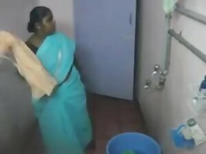 desi- south indian aunty bathing