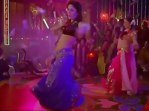 Kareena kapoor jerk off challenge fevicol se edition