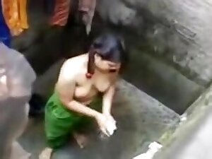 Desi Girl Bathing Nude Nice Boobs