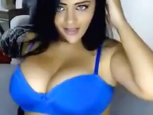Hawt Indian Aunty expose her smart Milk Shakes and Cookie