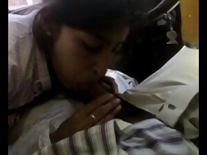 College Girlfriend ko gaadi me chuswaya