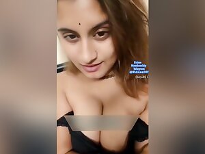 Today Exclusive-sexy Gunjan Aras Showing Her Boobs And Pussy