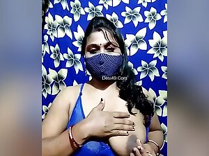 Today Exclusive- Desi Bhabhi Showing Boobs And Pussy