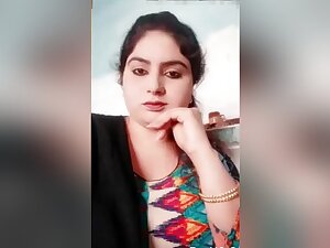 Sexy Paki Wife Showing Boobs And Pussy