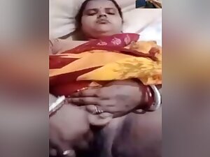 Today Exclusive -horny Bhabhi Shows Her Boobs And Fingering Part 2