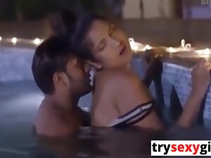 Pool Me Btaya Gym Trainer Ko Ghar Bulakar Choda