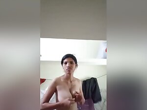 Today Exclusive- Desi Girl Showing Boobs