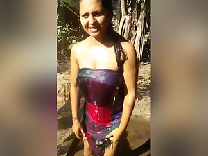 Today Exclusive- Desi Village Girl Bathing Capture By Friends