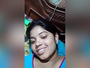 Today Exclusive -boudi Showing Her Boobs And Fingering