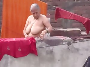 Buddhi Ki Lahrati Choot