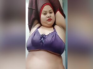 Malayalam Girl Masturbating And Penetrating Her Vagina 2