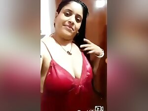 Today Exclusive- Sexy Desi Boudi Showing Her Boobs And Pussy