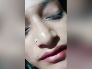 Today Exclusive-hot Desi Wife Boobs Pressing