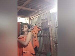 Today Exclusive- Desi Girl Record Her Bathing Video