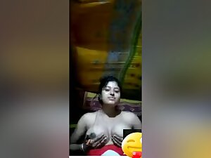 Exclusive- Desi Bhabhi Showing Her Boobs To Lover On Video Call