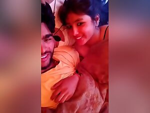 Exclusive- Desi Lover Romance And Bf Showing Her Gf Boobs And Pussy