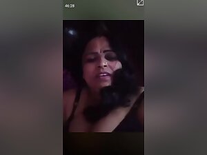 Desi Aunty Shows Her Boobs And Pussy