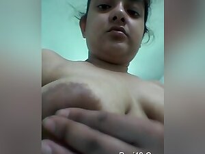 Today Exclusive- Desi Girl Showing Her Big Boobs