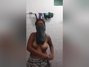 Today Exclusive- Desi Girl Showing Her Boobs And Pussy To Lover On Video Call