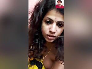 Sexy Mallu Bhabhi Shows Her Boobs Part 2