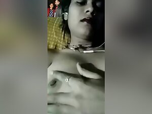 Today Exclusive- Sexy Bhabhi Showing Her Boobs And Pussy On Video Call Part 2