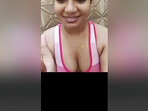 Desi Bhabhi Showing Boobs