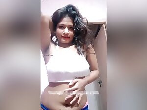 Today Exclusive- Sexy Sarika Showing Her Boob In Live Show