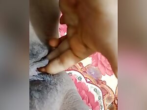 Today Exclusive- Horny Bhabhi Fingering