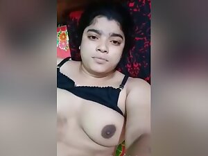 Bhabhi Shows Her Big Boobs
