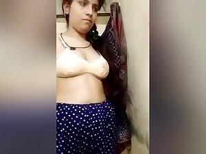 Hot Paki Girl Shows Her Boobs And Pussy