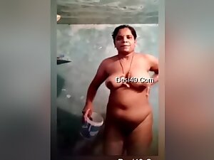 Today Exclusive- Tamil Bhabhi Record Her Bathing Video Part 2