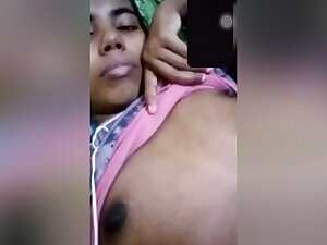 Today Exclusive- Desi Girl Showing Her Boobs On Video Call