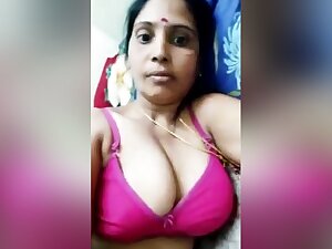 Bhabhi Record Her Nude Video