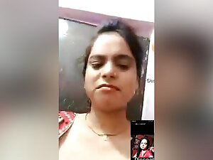 Today Exclusive -cute Desi Girl Shows Her Boobs On Vc