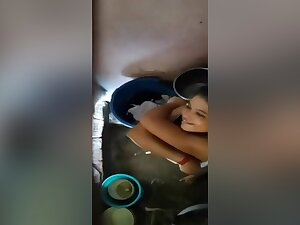 Today Exclusive- Sexy Desi Girl Bathing