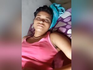 Today Exclusive -sexy Desi Girl Showing Her Boobs And Pussy