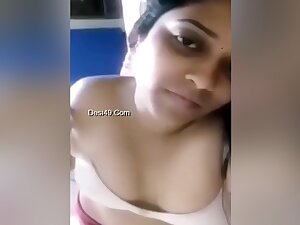 Today Exclusive -cute Desi Girl Shows Her Boobs