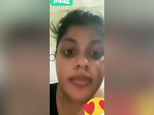 Sexy Desi Bhabhi Shows Her Wet Pussy