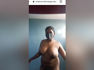 Desi Girl Shows Her Big Boobs