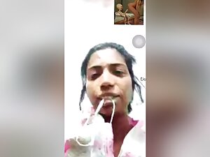 Today Exclusive- Paki Girl Showing Her Boobs