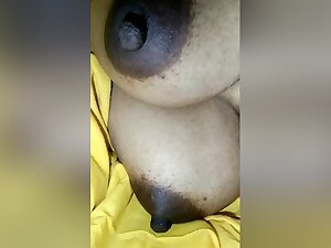 Bhabhi Shows Her Boobs