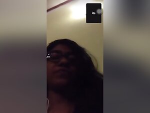 Today Exclusive-lankan Girl Showing Her Boobs And Pussy