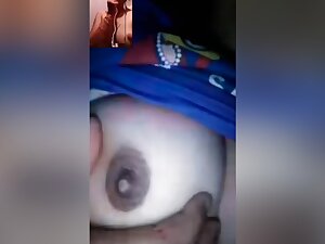 Sexy Indian Girl Shows Her Boobs