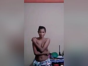 Cute Lankan Girl Shows Her Boobs